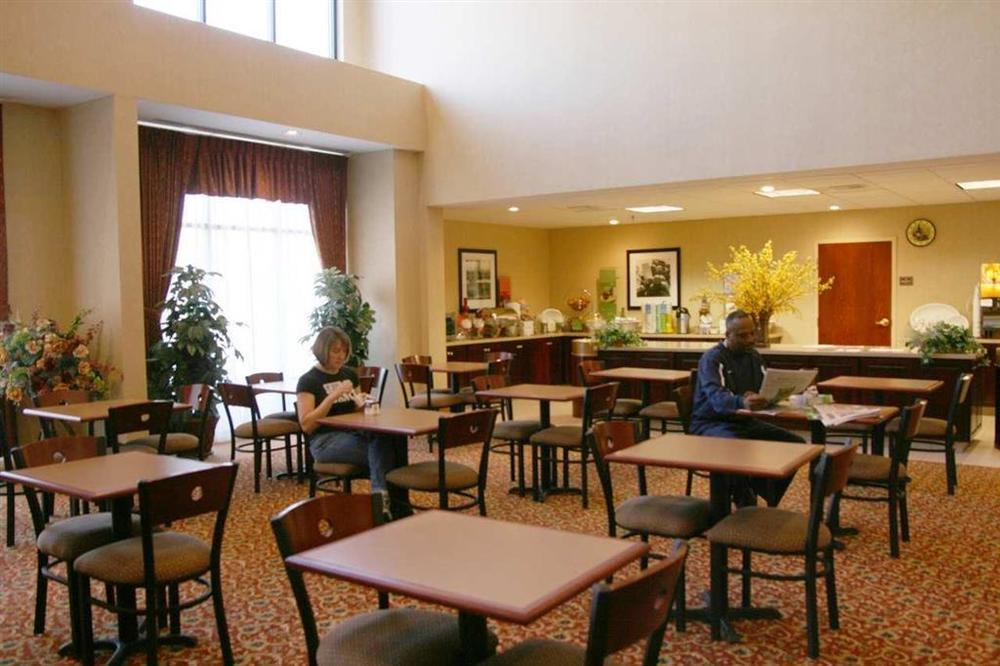 塞尔玛汉普顿酒店 餐厅 照片