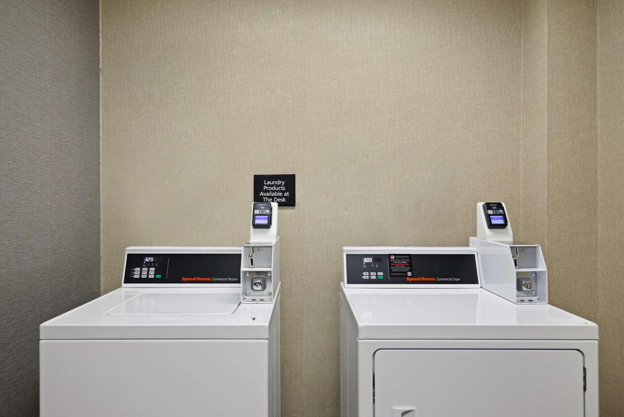 塞尔玛汉普顿酒店 外观 照片